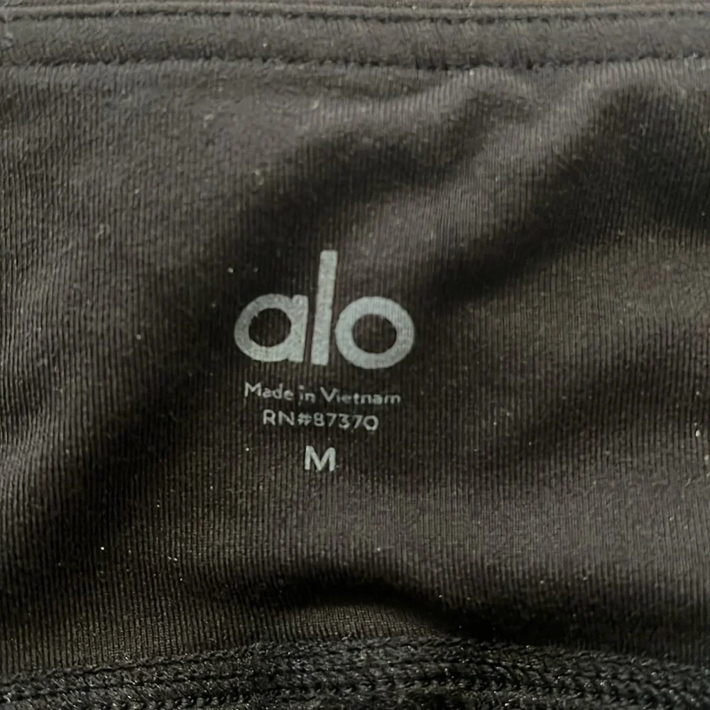 ALO YOGA Continuity Capri Crop Leggings Size M - Picture 7 of 11